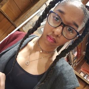 Meet your Posher, Monique